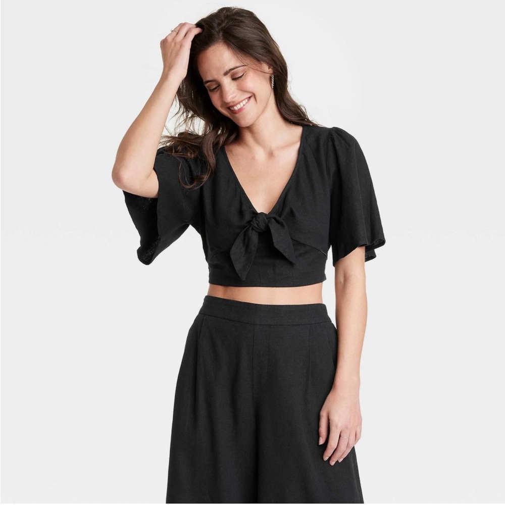 Cropped flutter sleeve tie front top